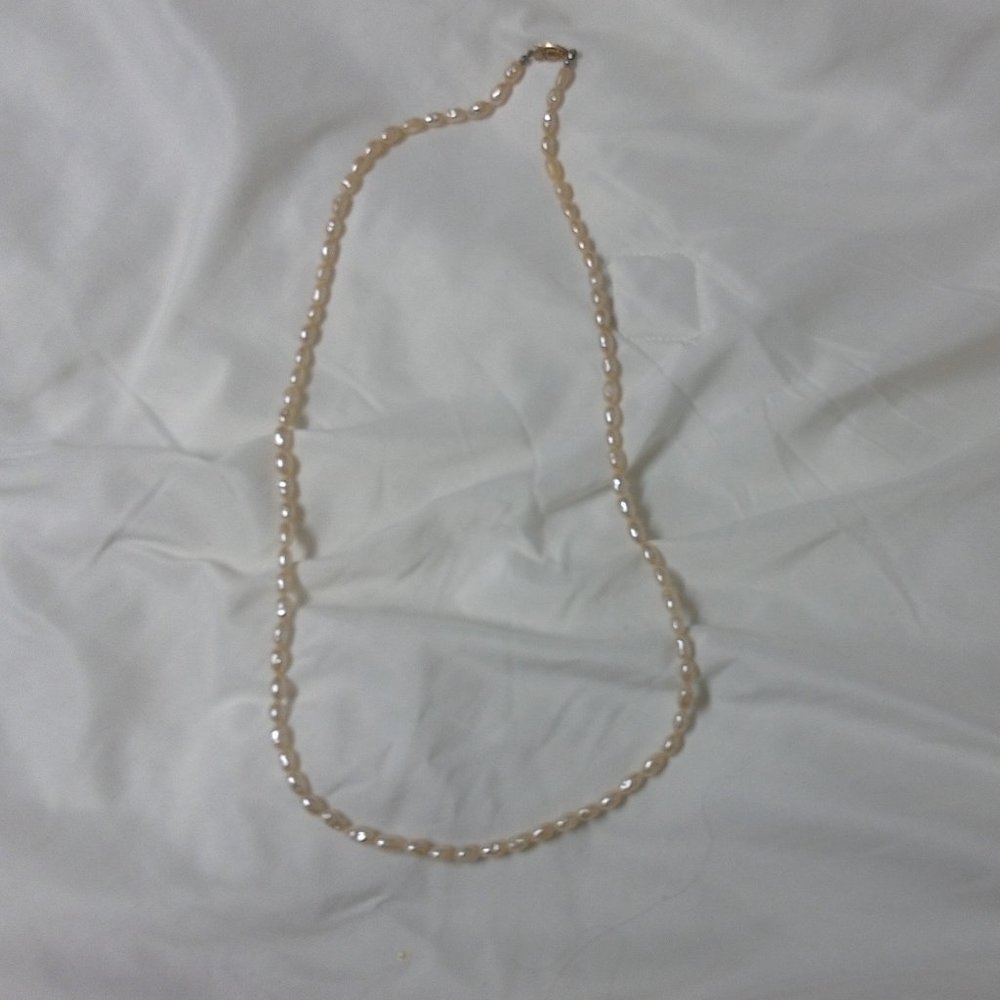 EUC Vintage 24inch long strand of seed pearls